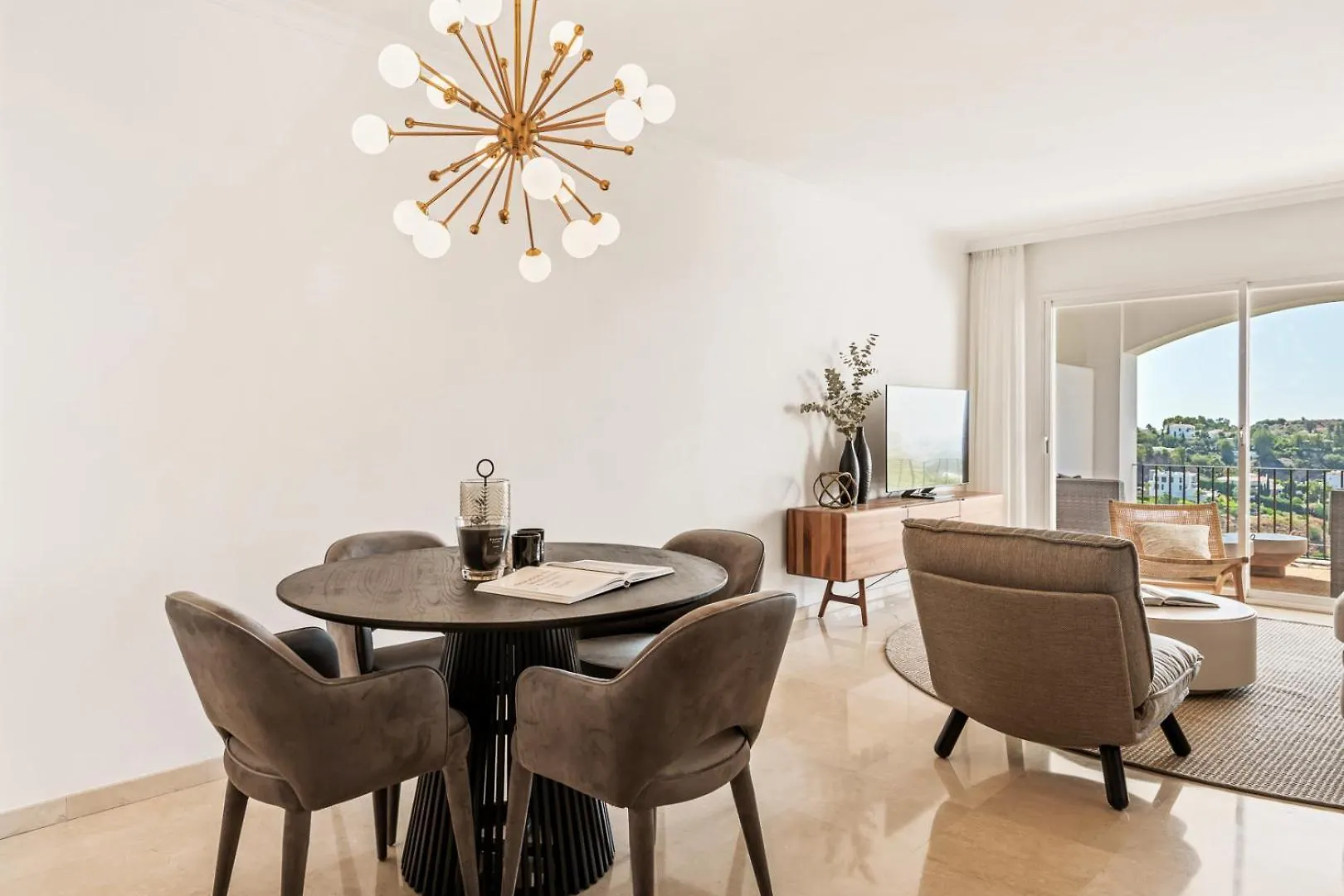 Beautiful Apartment With Amazing Sea And Mountain Views In La Quinta Marbella Benahavis