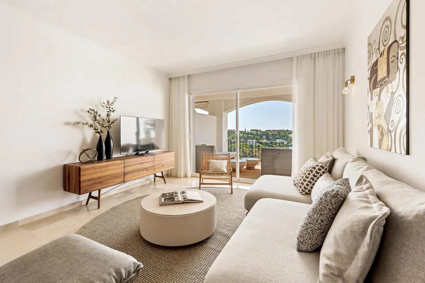 Beautiful Apartment With Amazing Sea And Mountain Views In La Quinta Marbella Benahavis