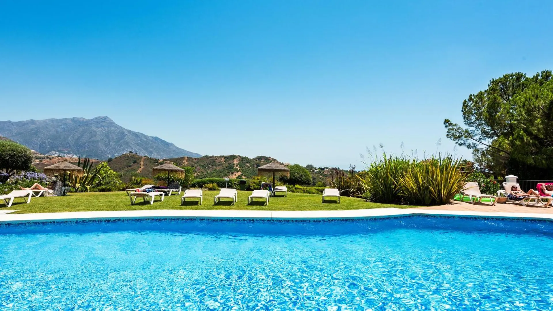 Beautiful Apartment With Amazing Sea And Mountain Views In La Quinta Marbella Benahavis