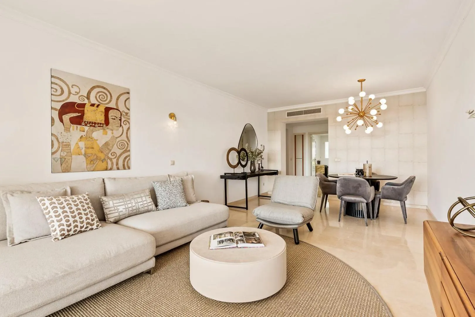 Beautiful Apartment With Amazing Sea And Mountain Views In La Quinta Marbella Benahavis