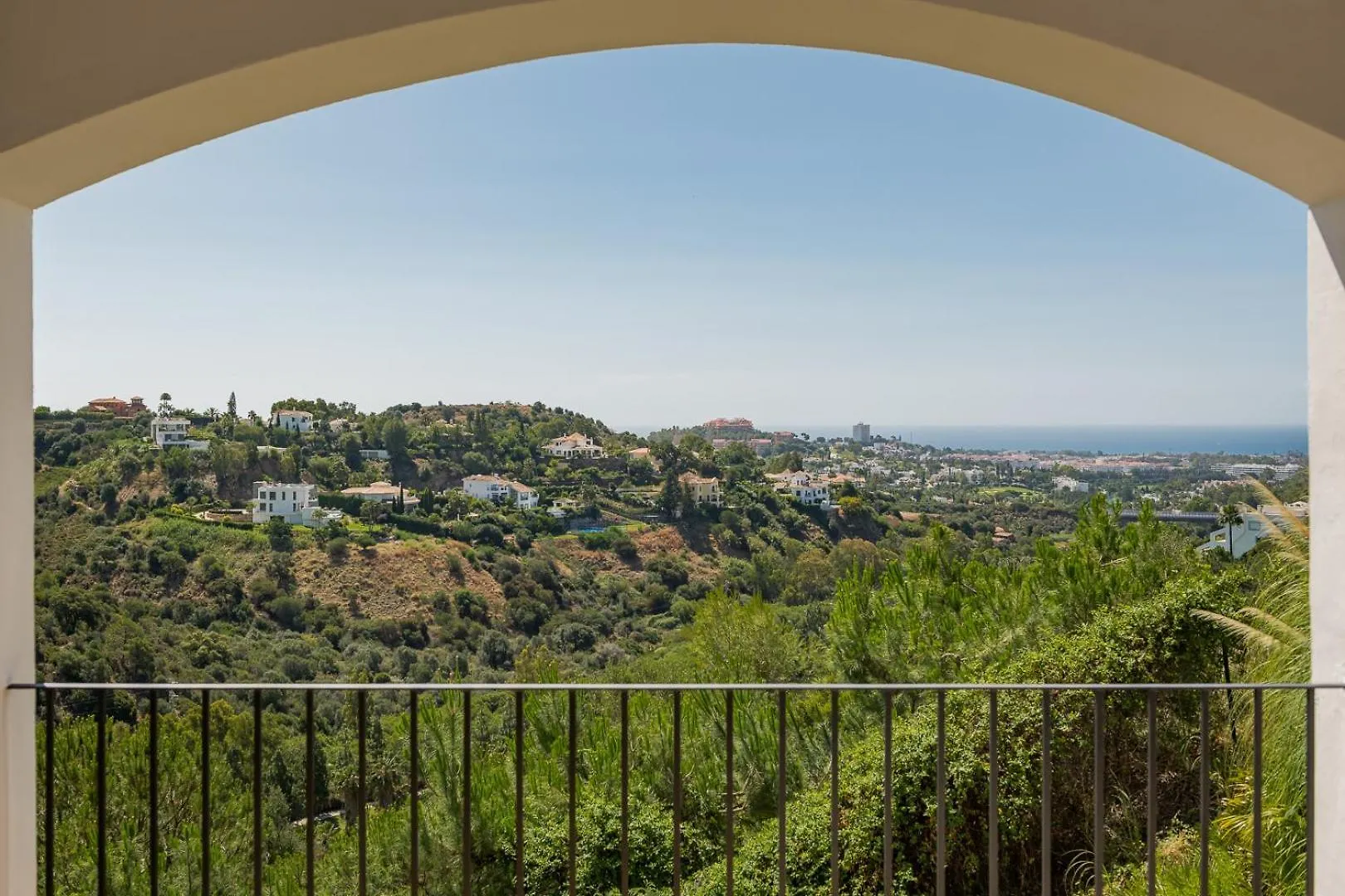Beautiful Apartment With Amazing Sea And Mountain Views In La Quinta Marbella Benahavis Spain