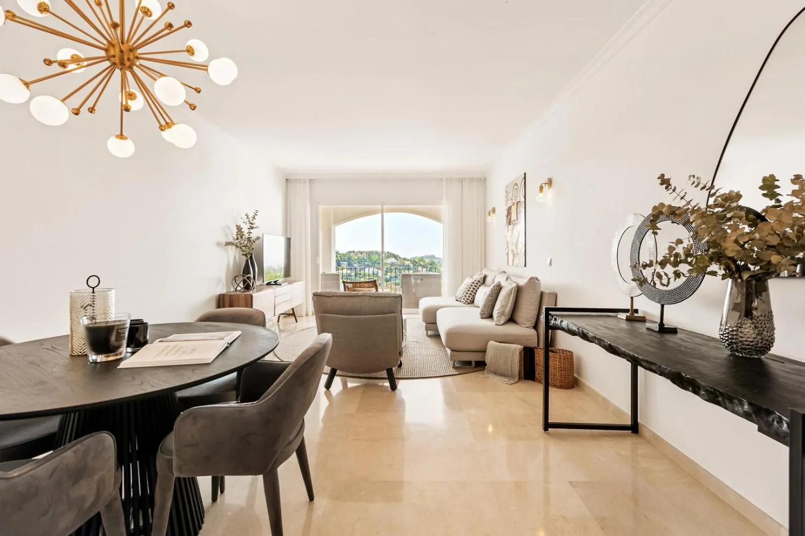 Beautiful Apartment With Amazing Sea And Mountain Views In La Quinta Marbella Benahavis