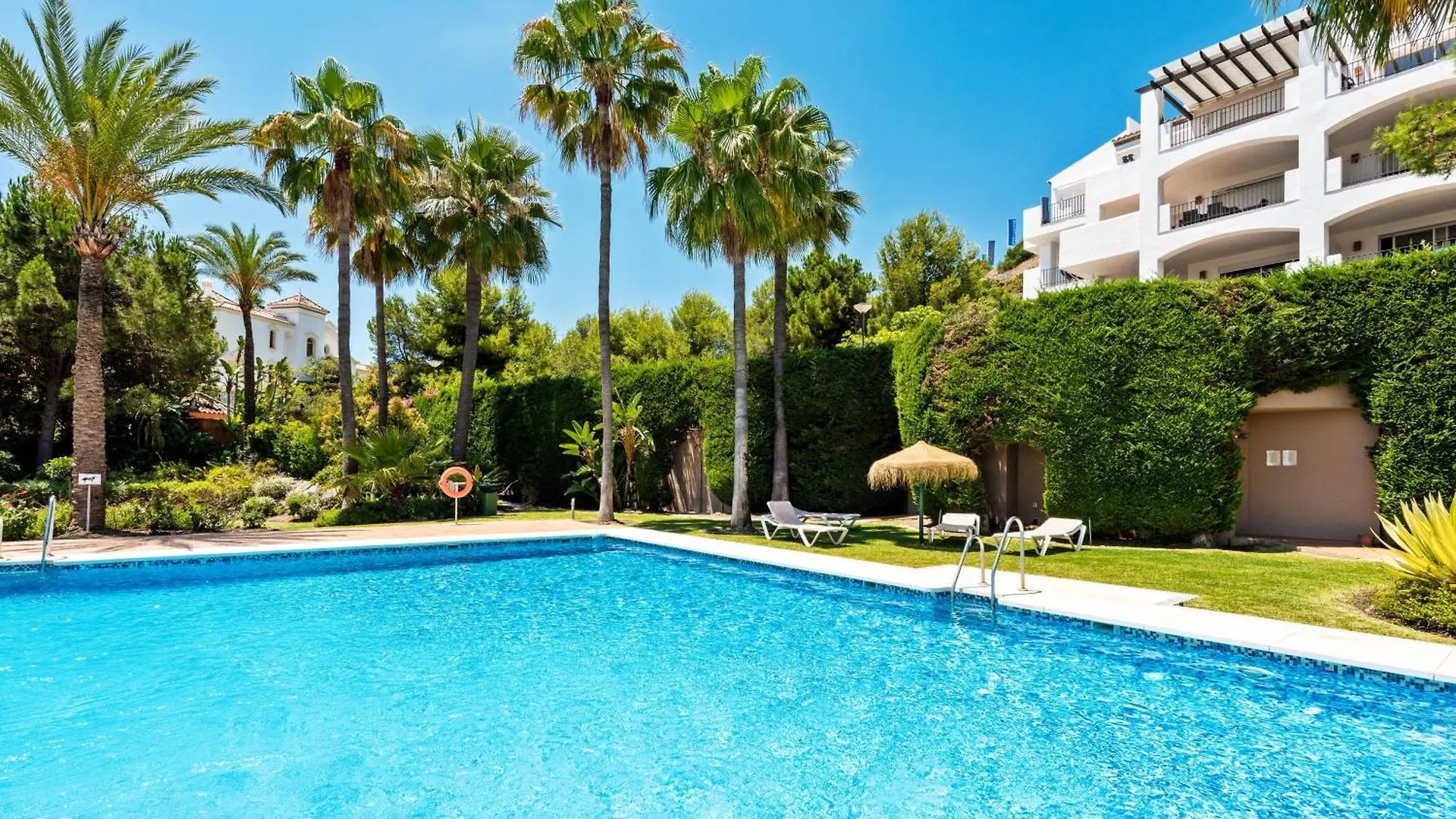 Beautiful Apartment With Amazing Sea And Mountain Views In La Quinta Marbella Benahavis 0*,