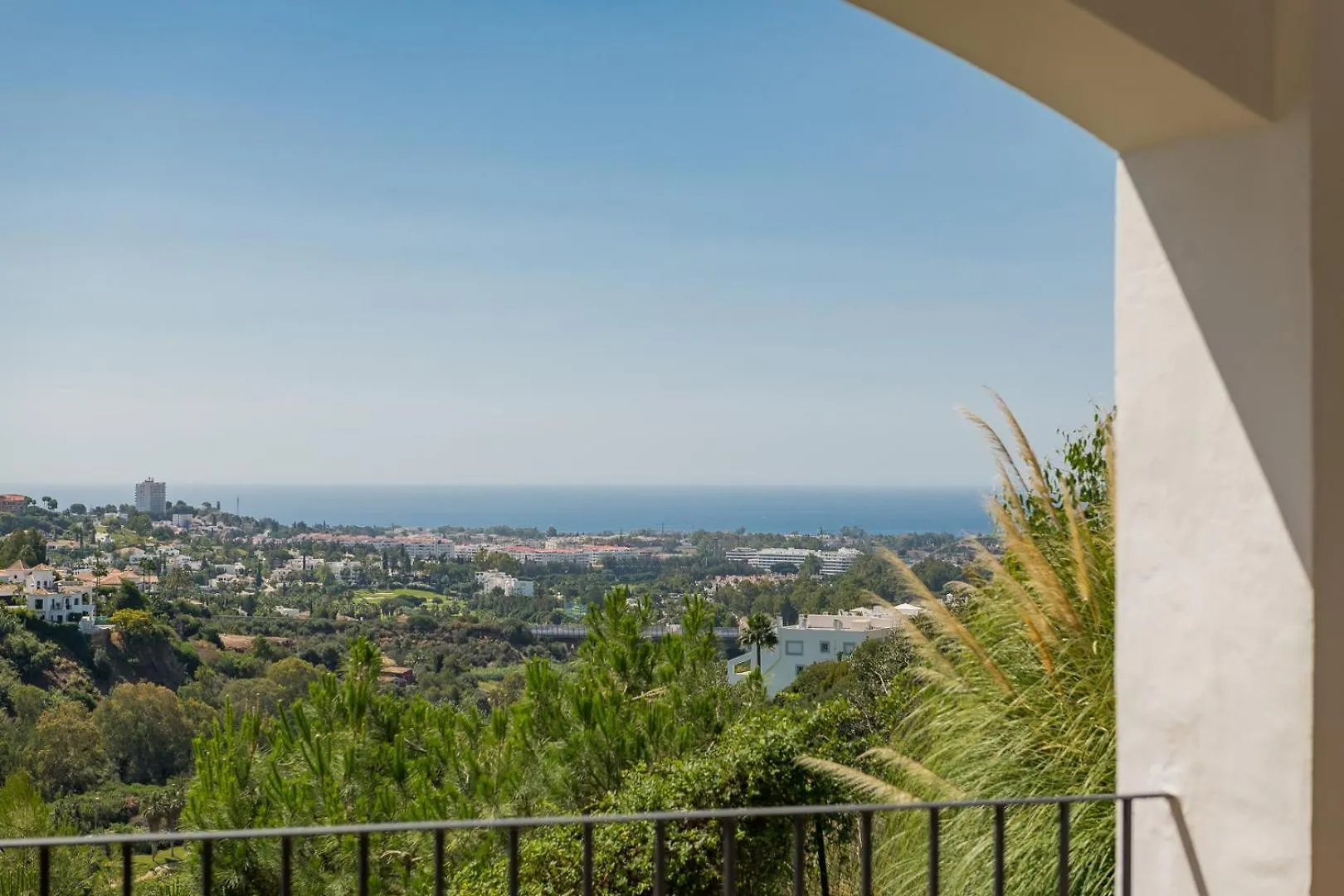 Beautiful Apartment With Amazing Sea And Mountain Views In La Quinta Marbella Benahavis