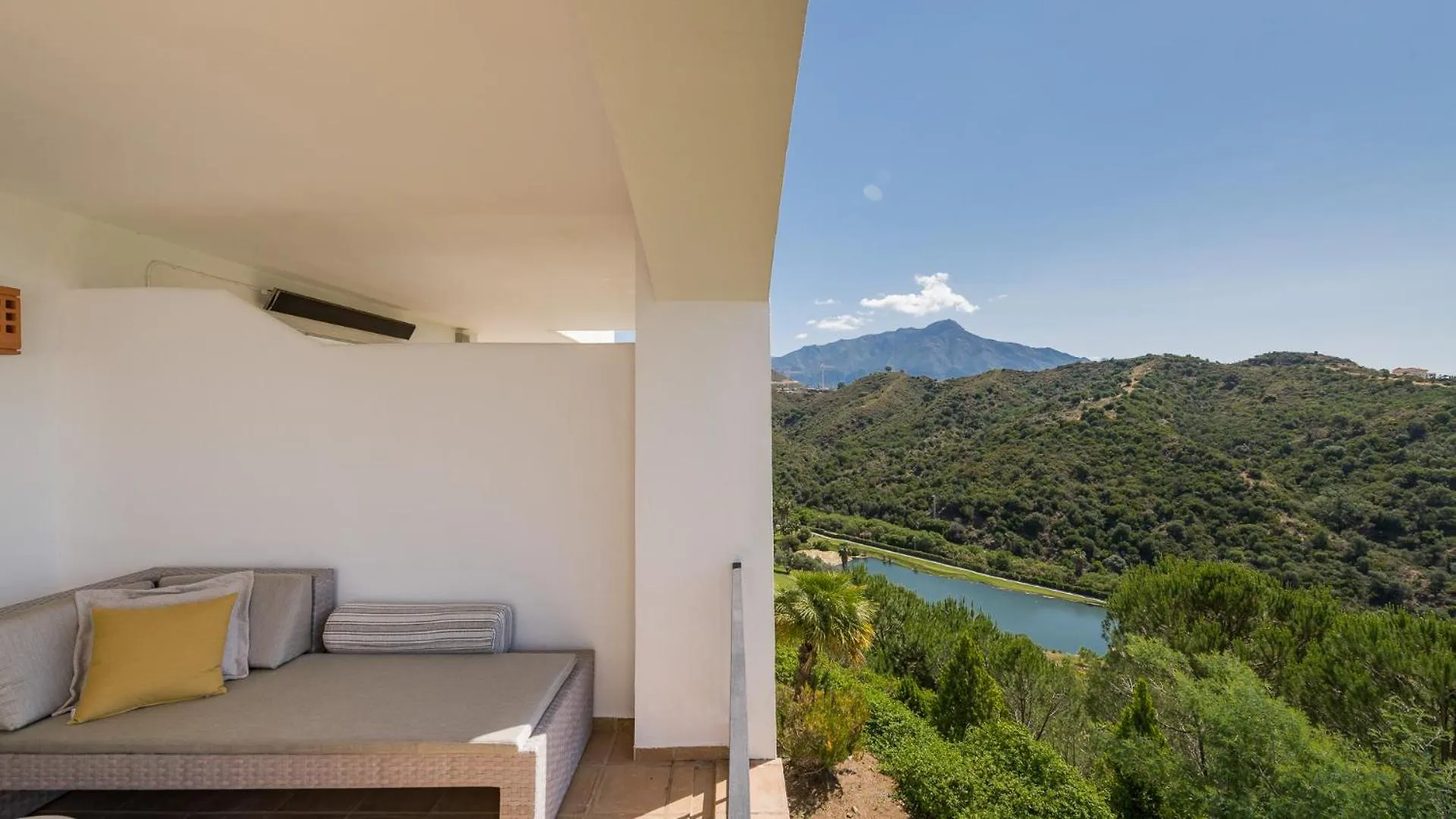 Beautiful Apartment With Amazing Sea And Mountain Views In La Quinta Marbella Benahavis