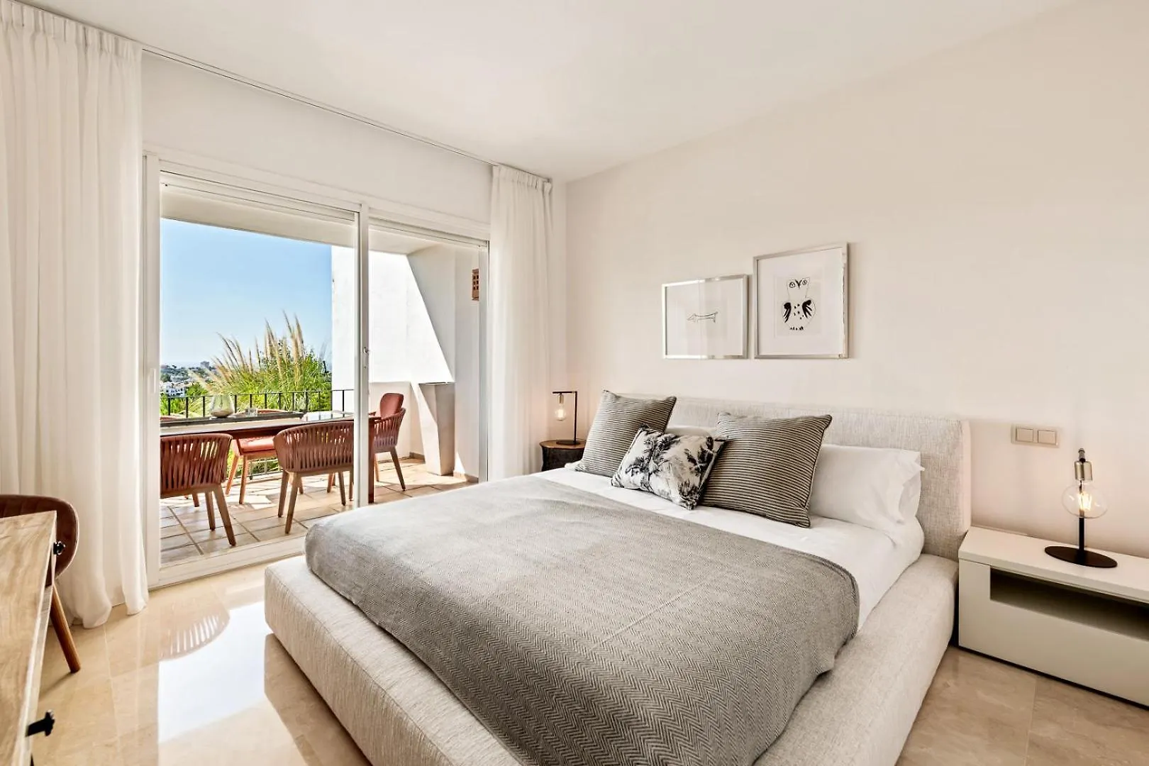Beautiful Apartment With Amazing Sea And Mountain Views In La Quinta Marbella Benahavis