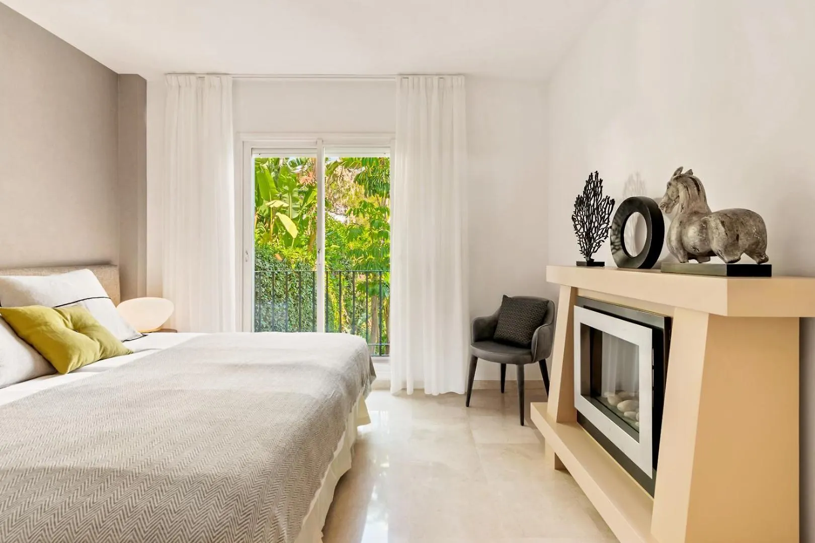 Beautiful Apartment With Amazing Sea And Mountain Views In La Quinta Marbella Benahavis Spain