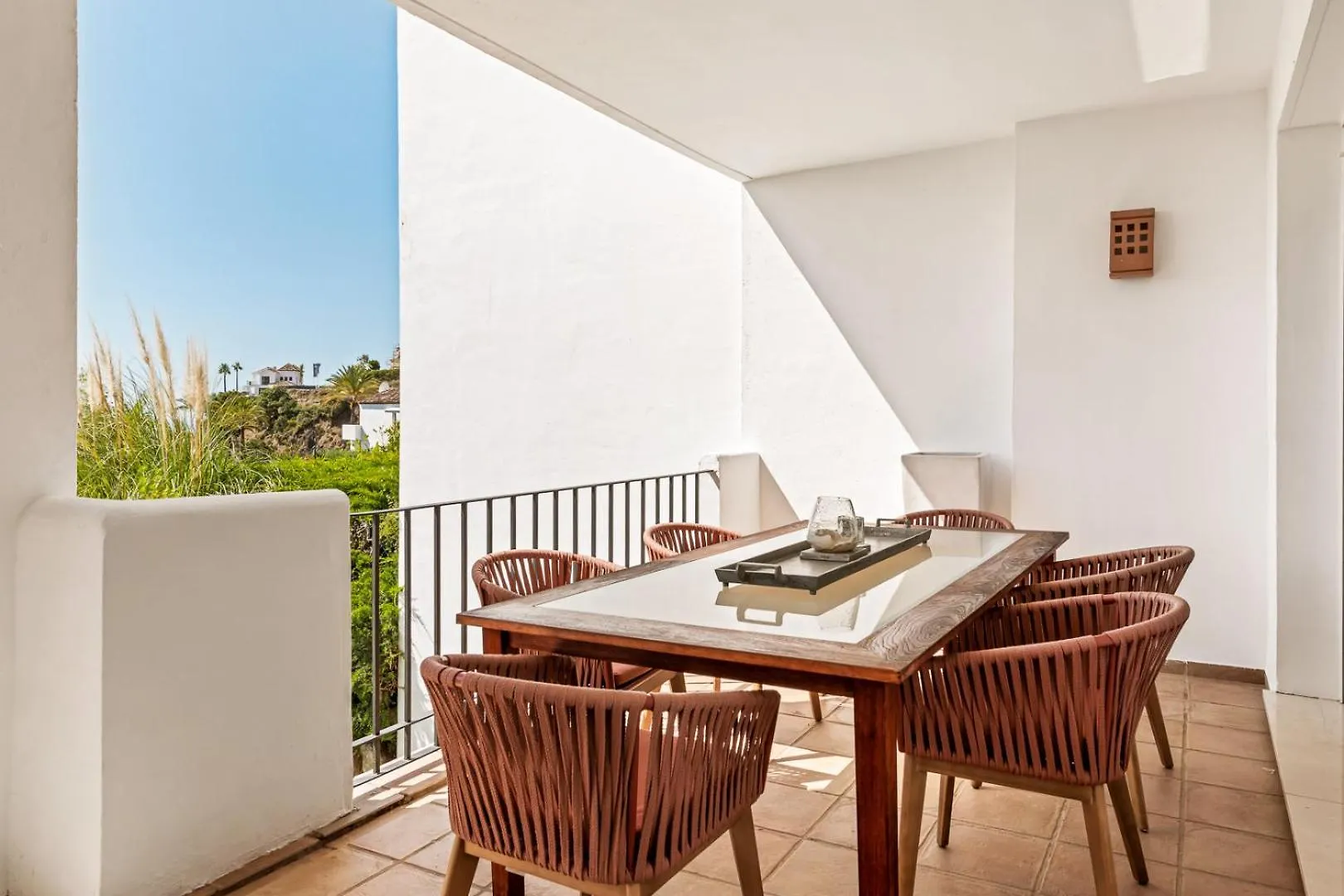 Beautiful Apartment With Amazing Sea And Mountain Views In La Quinta Marbella Benahavis